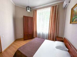 Гостиница  Бристоль Адлер 2-комнатные апартаменты улучшенные-1